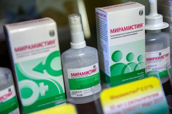 Завод, выпускавший "Мирамистин" и "Окомистин", заблокировали в России