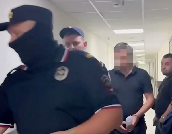 Полицейского, обвиняемого в получении взяток по делу телеграм-канала "База", арестовали до 20 сентября