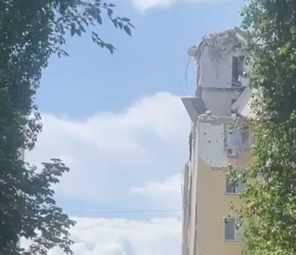 В Саратове из-за взрыва газа обвалилась часть дома