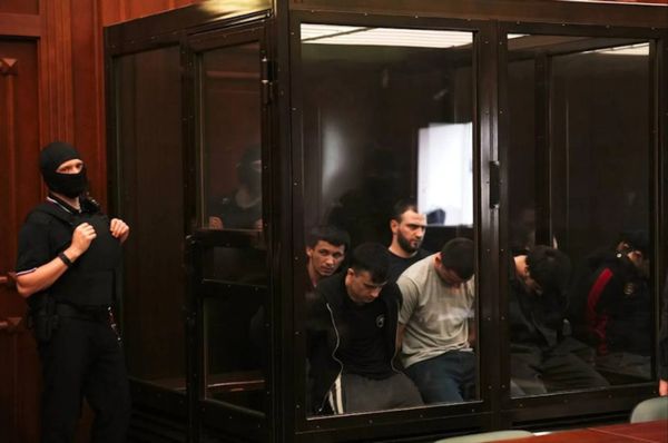 В Московском городском суде проходит первое основное заседание по теракту в Крокусе