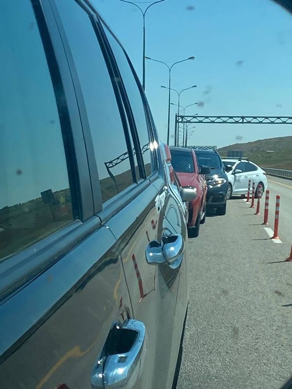 Водителей, которые пытаются проскочить без очереди пробку на Крымском мосту, могут начать лишать прав