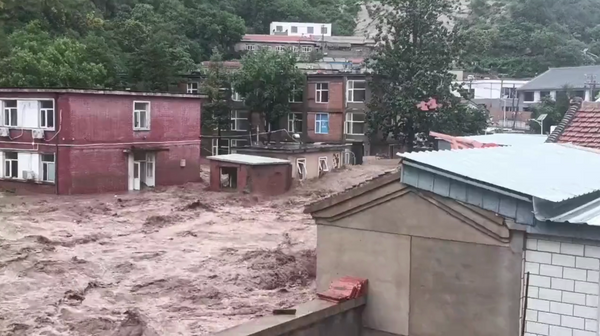 В Китае в результате наводнений погибли минимум десять человек