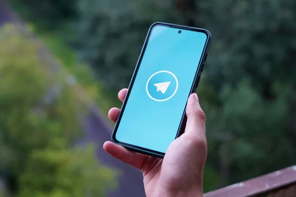 РКН ввёл частичное ограничение на звонки в WhatsApp и Telegram: причины
