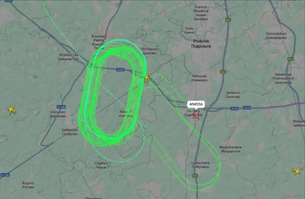 Самолёт Airbus A320 больше двух часов кружит над Подмосковьем