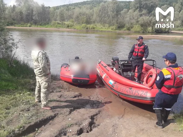 Рыбак два дня дрейфовал в лодке с телом умершего брата в Красноярском крае