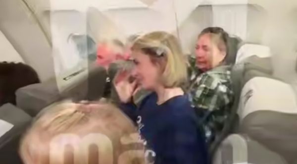 Беременную петербурженку сняли с самолёта в Египет