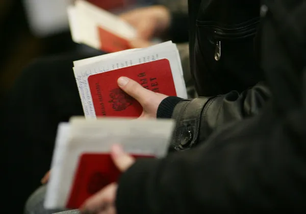 Комитет Госдумы по обороне одобрил в первом чтении законопроект о круглогодичном призыве