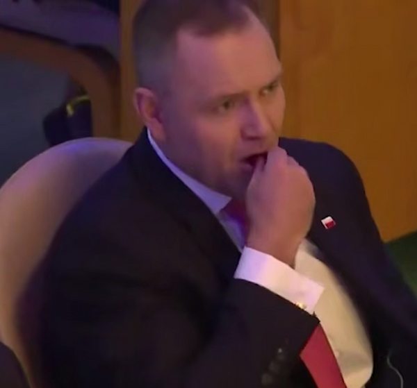 Президент Польши Навроцкий попал на видео во время употребления снюса на Генассамблее ООН