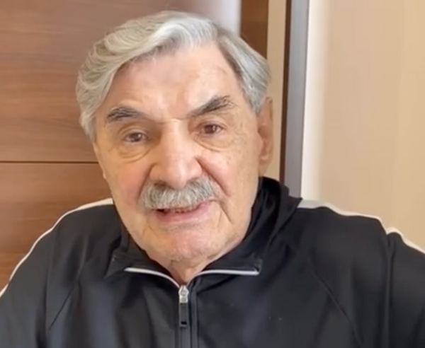 Актёр Александр Панкратов-Чёрный отреагировал на новости о госпитализации и записал видео