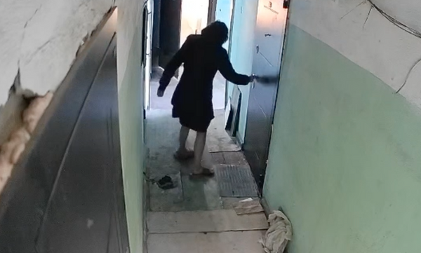 Жительница Подмосковья сгорела заживо в своей квартире — её дверь подожгла соседка