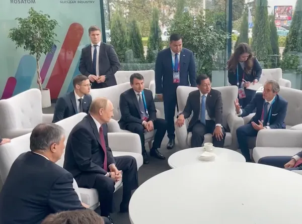 Россия к 2030 году запустит первую в мире ядерную энергосистему с замкнутым циклом, заявил Путин