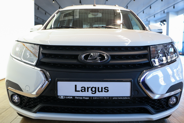 Mash: производство Lada Largus урезали вдвое