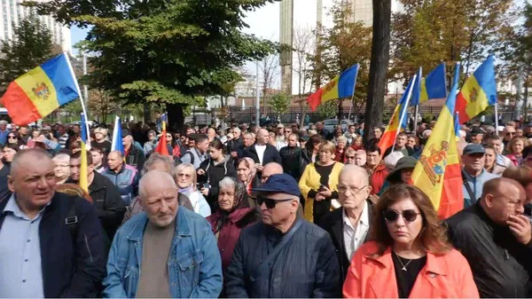 Оппозиция проводит митинги в Кишенёве по итогам выборов в парламент