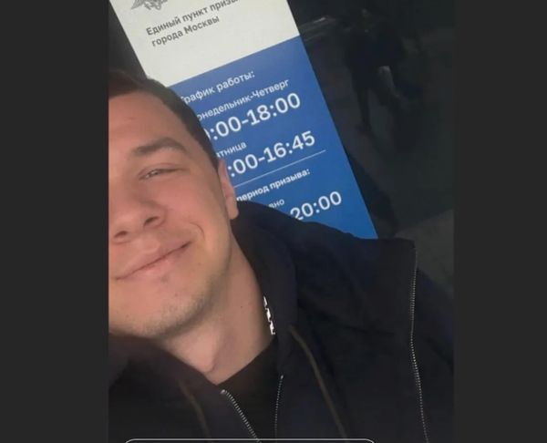 Рэпер Макан выложил фото с призывного пункта в Москве