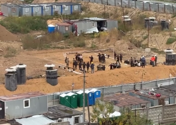 На стройке в Красногорске рабочие устроили "весёлые старты"