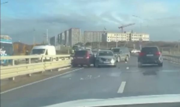 В Москве из-за гололёда произошло первое массовое ДТП
