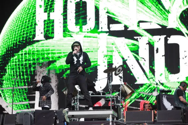 Группа Hollywood Undead отменила концерты в России