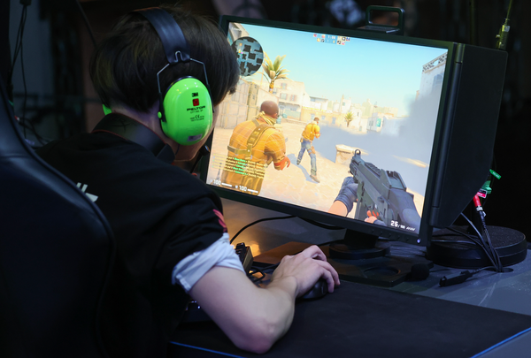 Рынок скинов в CS обрушился на $1,8 млрд, терять деньги начали футболисты