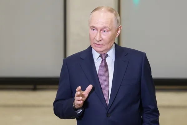 Путин сделал ряд важных заявлений о новых санкциях и возможных ударах "Томагавками": полное видео