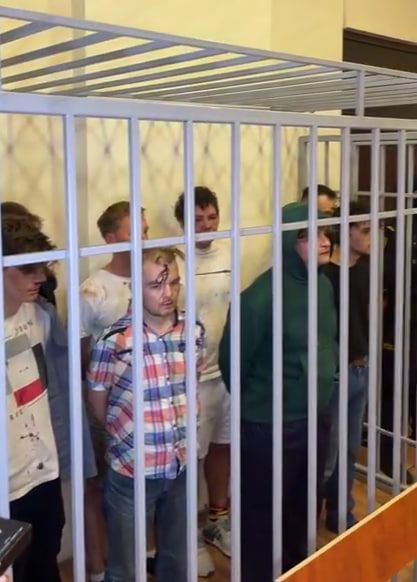 Суд продлил арест российским айтишникам, задержанным в Азербайджане