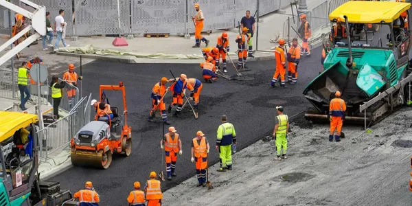 Около 500 тысяч квадратных метров асфальта постелили на Садовом кольце Москвы