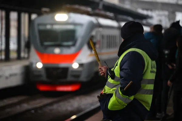 Машинист в Москве вербовал подростков в зацеперы через Телеграм