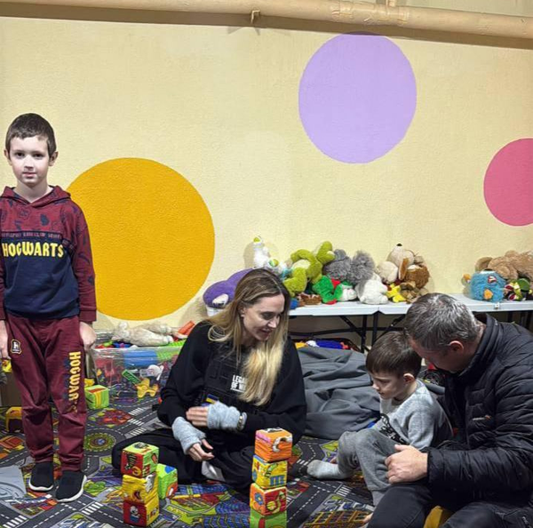 Украинские паблики сообщили о поездке Анджелины Джоли в Херсон