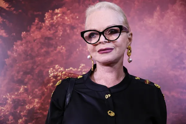 Ларисе Долиной и её представителю угрожали убийством после истории с квартирой