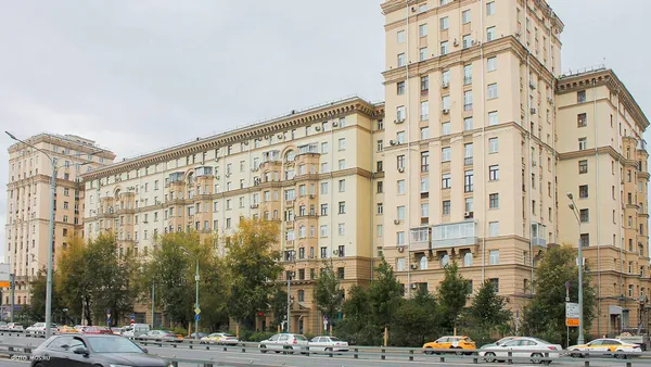 Сохраните портики: как ремонтируют столичные дома в стиле советского неоклассицизма