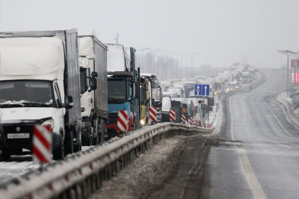 Огромный затор образовался на М-5 из-за того, что коммунальщики вовремя не посыпали трассу