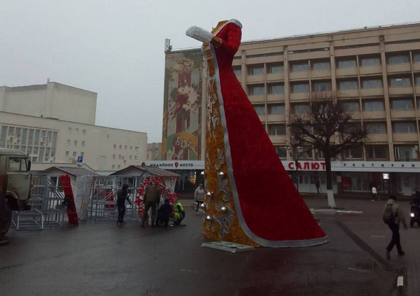 В Орле установили Снегурочку без головы