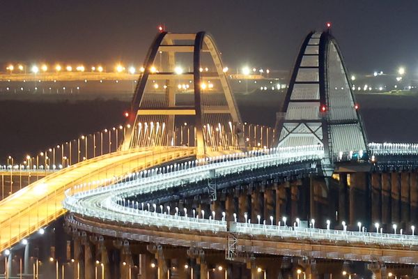 На Крымскому мосту по требованию спецслужб расширили запрет на проезд электрокаров