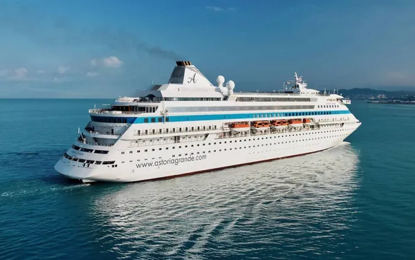 Больше 600 туристов из России оказались заблокированы на круизном лайнере у берегов Турции