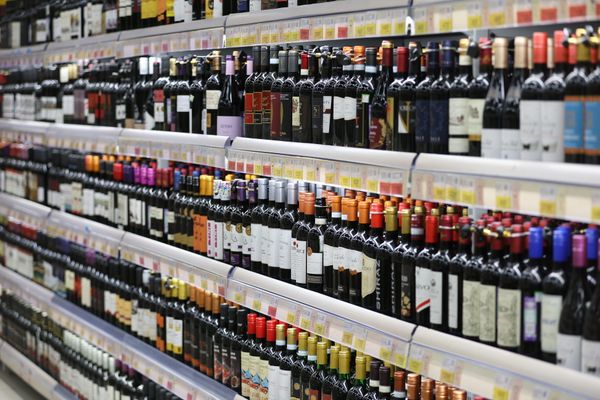 В Подмосковье с 1 марта ограничат продажу алкоголя во дворах