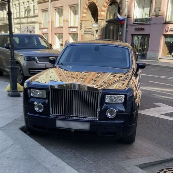 Роллс-ройс российской и голивудской актрисы Софьи Аржаковской сгорел в Петербурге