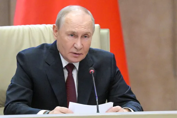 Путин заявил, что Красноармейск и Димитров полностью окружены