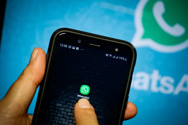 Роскомнадзор заявил о начале блокировки WhatsApp* в России