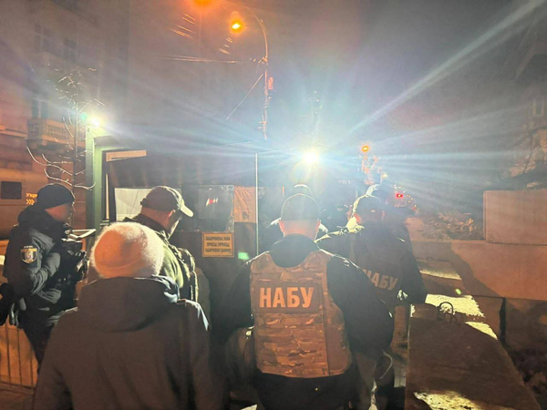 У главы Офиса президента Украины Андрея Ермака проводят обыски