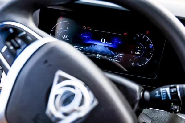 Росаккредитация успокоила владельцев праворульных машин и гибридов. Но есть нюанс