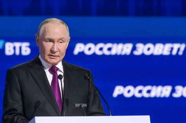 Путин заявил, что Россия продолжит проводить суверенную экономическую политику