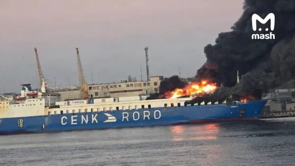 Грузовое судно Cenk T загорелось в порту Одессы
