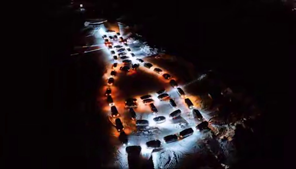 Огромную бутылку шампанского открыли автомобилисты Братска