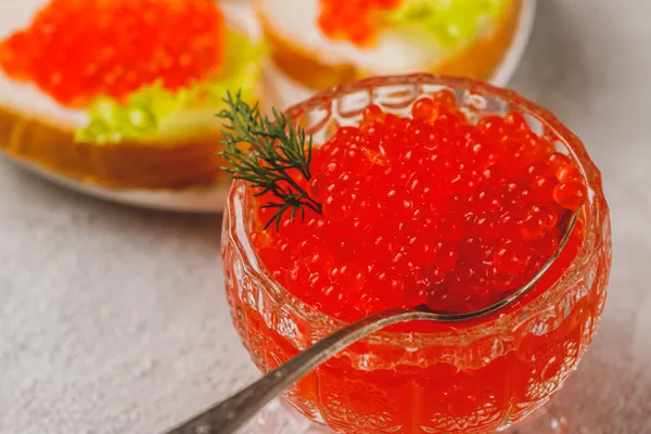 Роскачество проверило популярные образцы красной икры: результаты