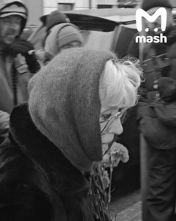 Врачи почти час пытались реанимировать Веру Алентову