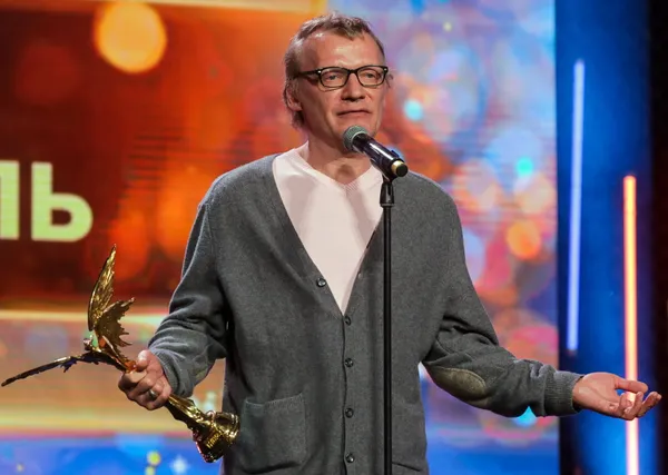 Актёра Алексея Серебрякова госпитализировали из-за обострения бронхита и запретили ему курить