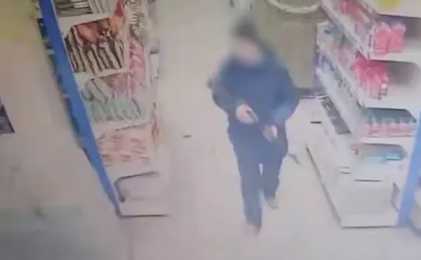 В Донецке мужчина с АК-47 пришёл в супермаркет и устроил стрельбу