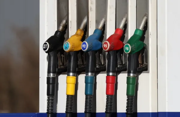 Биржевые цены на бензин сразу нескольких марок снизились за месяц