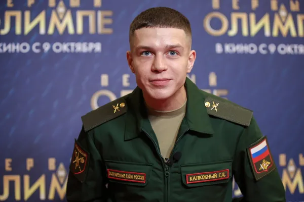 Актёра Глеба Калюжного отпустили в увольнение на новоселье в Подмосковье