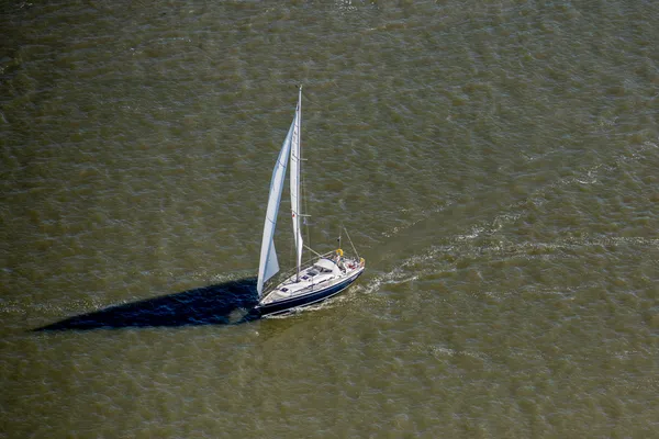 Американец почти год плыл на яхте к девушке в Казань, но получил срок за контрабанду оружия