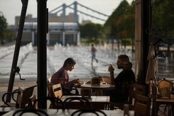 Цены в кафе, ресторанах и другом общепите могут вырасти из-за закона о защите русского языка